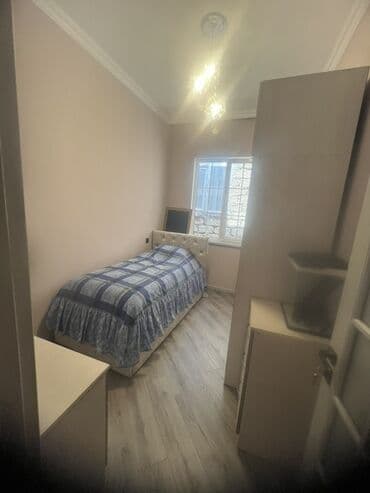 memar ecemi kiraye: 4 otag - Zal: Geniş və işıqlı otaq, kristal lüstrlü asma tavan — 12