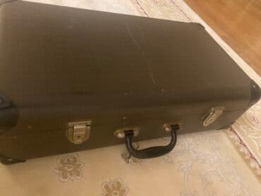 Qədim çamadan,açarlari üstünde yaxşi veziyyetdedir