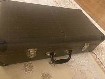 Boks kisələri: Qədim çamadan,açarlari üstünde yaxşi veziyyetdedir — 1