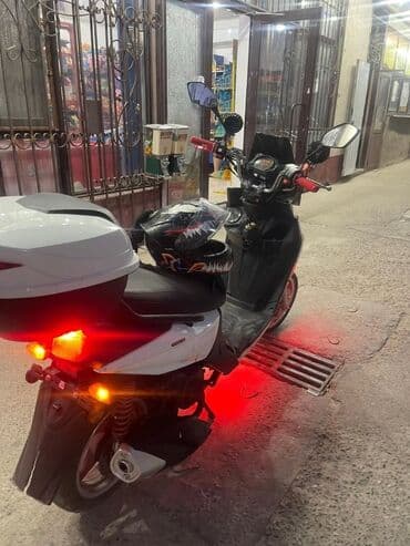 traktor altlıqlı ağ bosonojkalar: Moon 50 sm3 — 2