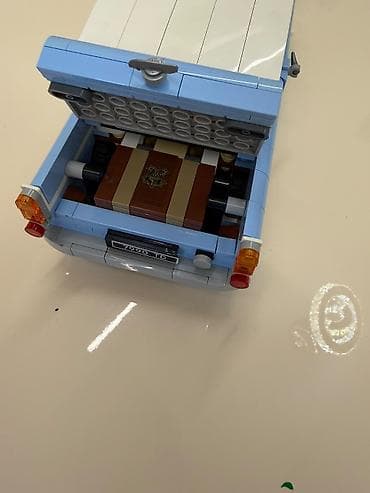konstruktor oyuncaq: LEGO Ford Anglia modeli – detal baxımından zəngin, açıq mavi rəngdə — 5