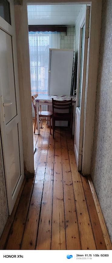 Kirayə mənzil – dəhliz və mətbəx görüntüləri - Plan: dar və işıqlı