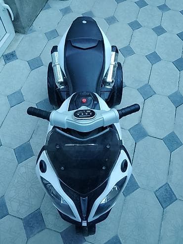 Uşaq elektrik motosikleti (3 təkərli) - Dizayn: Ağ-qara rəng sxemi