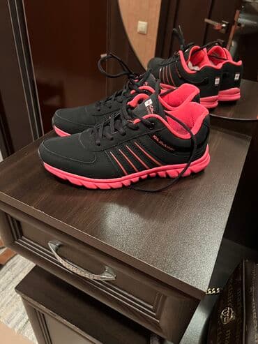 Ölçü: 40, rəng - Qara, Yeni