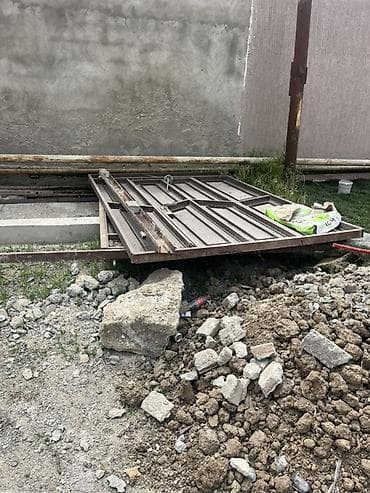 islenmis seyf qapi: İşlənmiş Dəmir Həyət darvazası, Yana açılan, 3 m, Mexaniki, rəng - Qırmızı, Ünvandan götürmə — 1