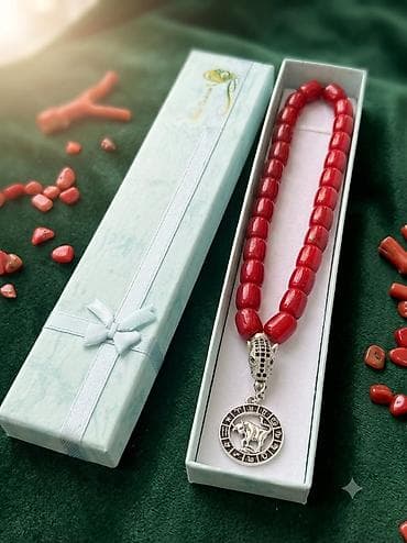 qizil klonlu sepler: Qırmızı təbii daşlardan hazırlanmış tesbeh – hədiyyə qutusu ilə - — 1