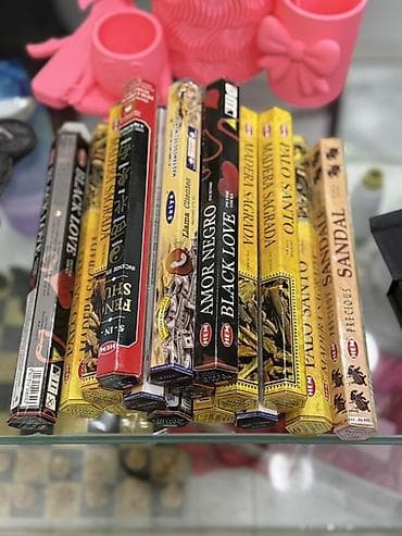 ritual şamlar: Müxtəlif ətirli çubuqlar kolleksiyası, müxtəlif əhval-ruhiyyələr — 1