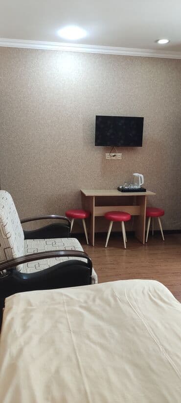 otaq arakesmeleri: Xüsusiyyətlər: İnşaatçılar metro stansiyasına 6 dəqiqəlik yürüş — 5