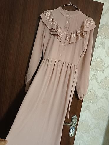 Zərif uzun don – pudra/solğun çəhrayı rəngdə. - Uzunqol, qapalı