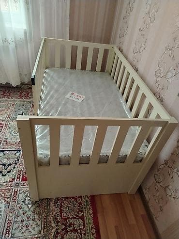 Oğlan və qız üçün, Dördbucaq, Beşik, Dəstsiz, Matras ilə, Yellənmə mexanizmsiz