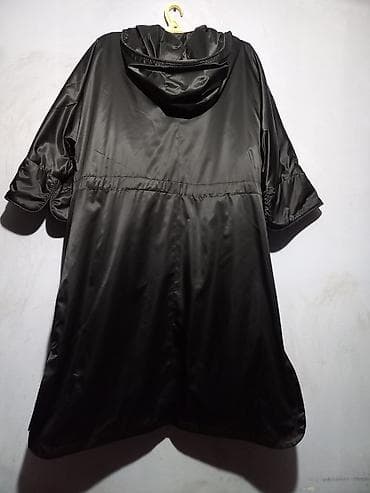 north face az: Qadınlar üçün qara rəngli kapüşonlu yüngül yağmurluq/palto. - Model — 1