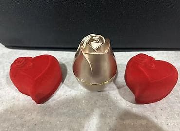 Məhsul: LED işıqlı üzük/qolbaq qutusu – gül formasında dizayn Təsvir