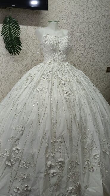 - Məhsul: Gəlinlik - Stil: Balıqçı olmayan, klassik balo/kürə formalı