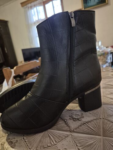 домашние женские тапочки из овчины: Ölçü: 37, rəng - Qara, Yeni — 10