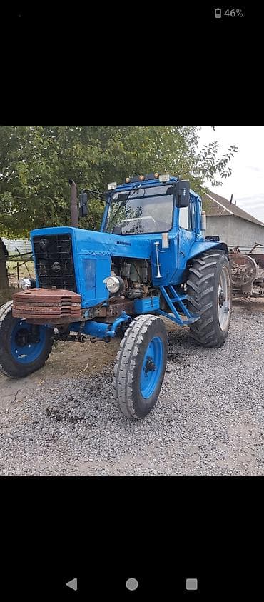 lada teker: Mavi rəngli universal təkərli traktor - Güclü dizel mühərriki, ön — 3