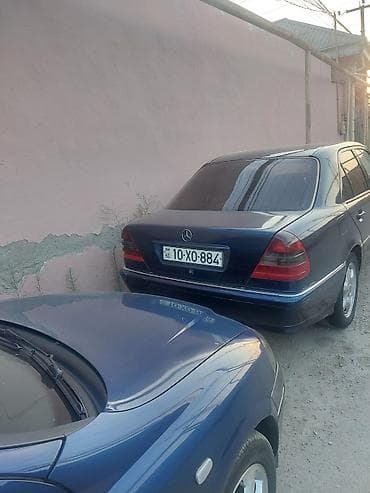 Mercedes-Benz C-Sinif sedan (W202), tünd mavi rəng. - Kuzov: 4 qapılı — 2
