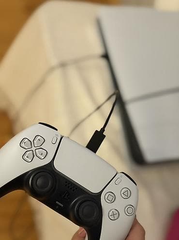 PlayStation 5 slim DualSense oyun idarəetməsi Ps plus var içində