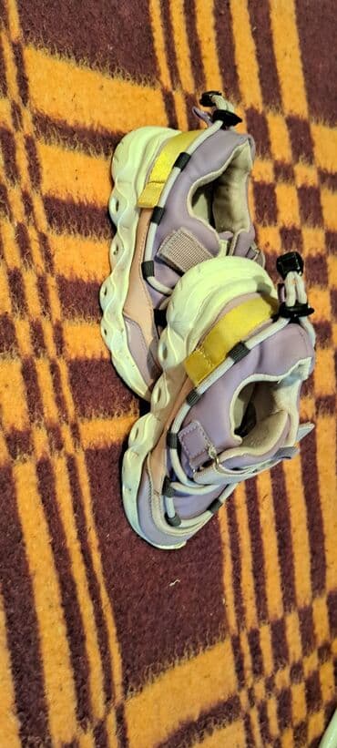 24 saat baytarliq: Krossovka, Qız üçün, 29 — 2