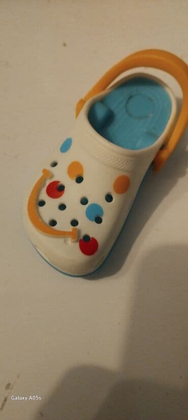 Breloklar: Məhsul: Mini Crocs formalı açarlıq/oyuncaq - Dizayn: Crocs tərzində — 3