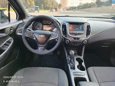 ucuz maşin: Chevrolet Cruze sedan – ağ rəng, 4 qapı, benzinli. Xüsusiyyətlər və — 7