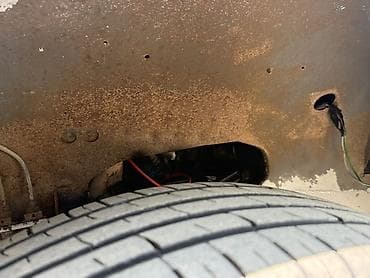 sukan seti: Lada Niva 4x4, ağ rəng, 3 qapılı off-road SUV. Texniki və xarici — 8