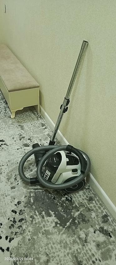 200 azn alinib koce gore satiram tecili Bosch BGS05A222 tozsoran -