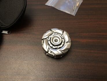 oyuncaq: Metalik gümüşü rəngli bu fidget spinner mürəkkəb mexaniki dizaynı ilə — 4