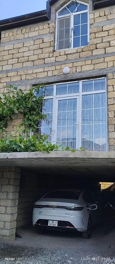 binede ev: - İki mərtəbəli daş tikili ev - Fasadda kəsme daş (kubik) ilə hörgü — 4