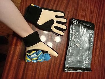 İdman çantaları: Rus dili: Вратарские перчатки для ребёнка до 12 лет. Синие а сзади — 7