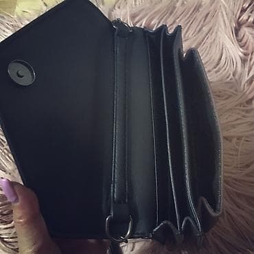 sumkalar 2025: Eni:23sm Uzunluq:15sm
Brend: Louis Vuitton
Qiymet:32AzN(tezedi) — 5