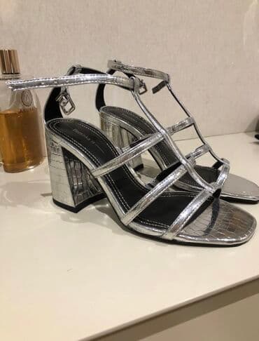 женские босоножки на танкетке: Bershka, Ölçü: 35, rəng - Gümüşü, Yeni — 1