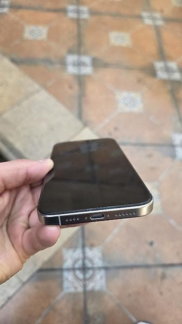 Elektronika: IPhone 16 Pro Max, 256 GB, Natural Titanium, Face ID — 4