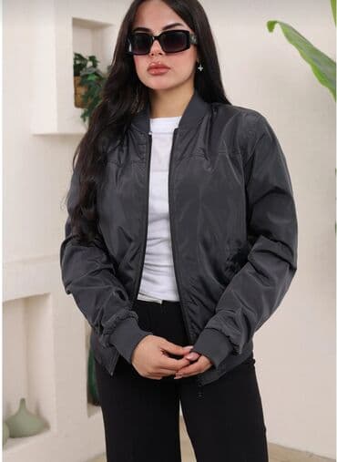 Qadınlar üçün qara bomber gödəkcə - Model: klassik bomber kəsim -