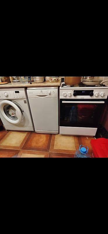 Qabyuyan maşın Indesit, Ensiz (45 sm.), Ayrıca dayanan
