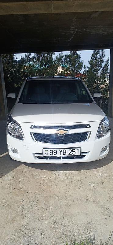 Chevrolet Cobalt sedan - Kuzov: ağ rəng, 4 qapı, tünd şüşələr -