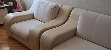 divan: Bej rəngli yumşaq dəri salon dəsti - Tərkib : 1 böyük üçnəfərlik divan — 2