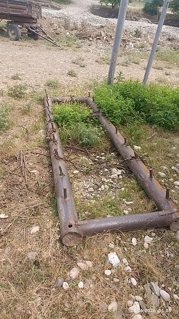 maşın radiatoru: Mavi rəngli MTZ 80 tipli traktor lafet və mala sürülən traktordu real — 8