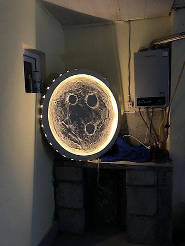 Ay səthi motivli divar lampası Catdirilma var - Dizayn: 3D ay