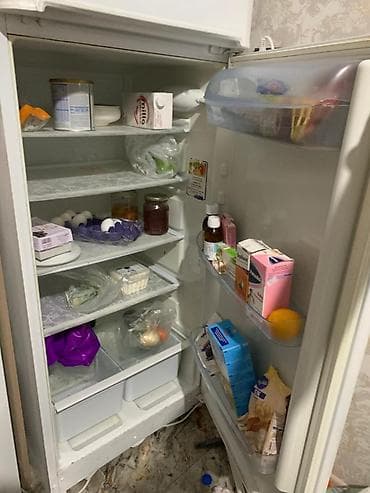 Маслобойки: Б/у 2 двери Indesit Холодильник Продажа, цвет - Белый — 2