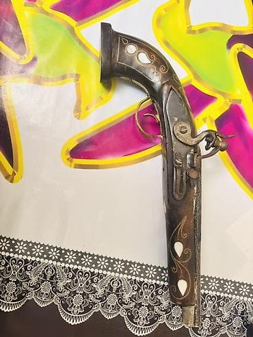 ev ucun nerdivan: Dekorativ antik üslublu tapança maketi - Material: ağac və metal — 1