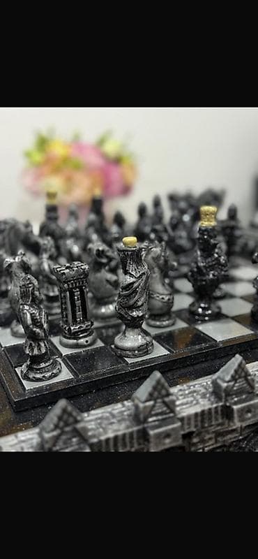 Şahmatlar: Orta əsr qalası temalı şaxmat dəsti - Qalalı platforma: Dördbucaqlı — 9