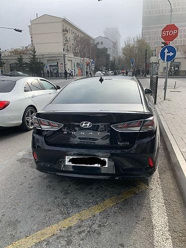 Hyundai Sonata sedan - Korpus rəngi: qara, xrom detallı iri ön
