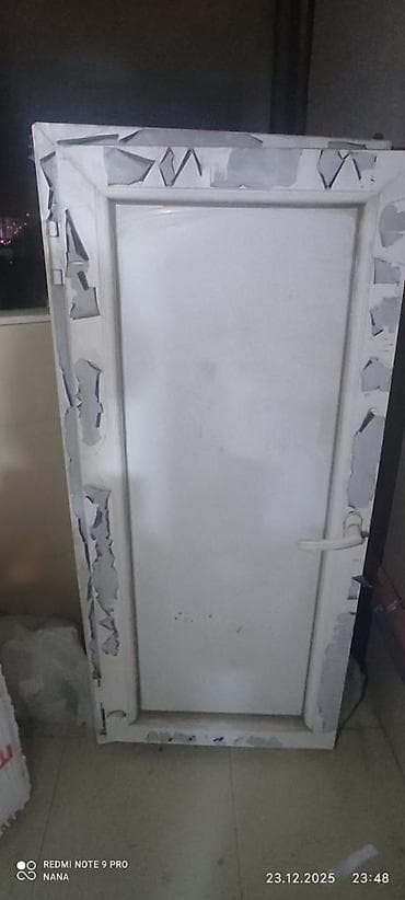 Dekorativ divar panelləri: İşlənmiş Plastik qapı Zamok ilə, Ünvandan götürmə — 1