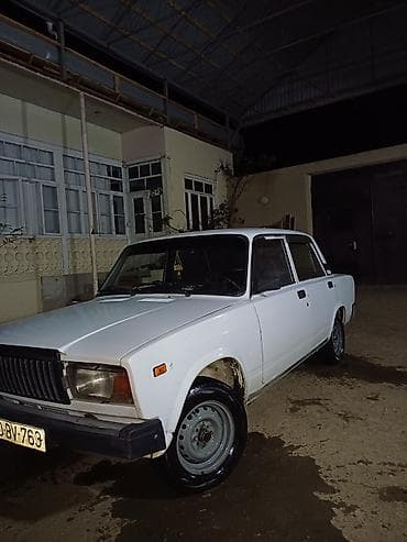 lider disklər: LADA 2107, ağ rəng, sedan kuzov. Xüsusiyyətlər: - Ön və arxa — 7