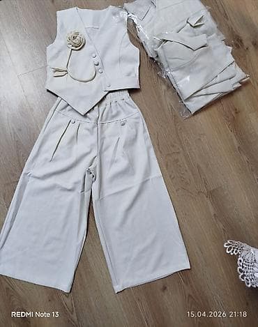 Uşaq geyim dəstləri 1) Krem rəngli 2 hissəli dəst: - Qolsuz jilet