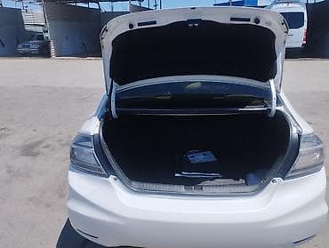 byd qin plus: Honda Civic: 1.6 l | 2013 il Sedan — 3