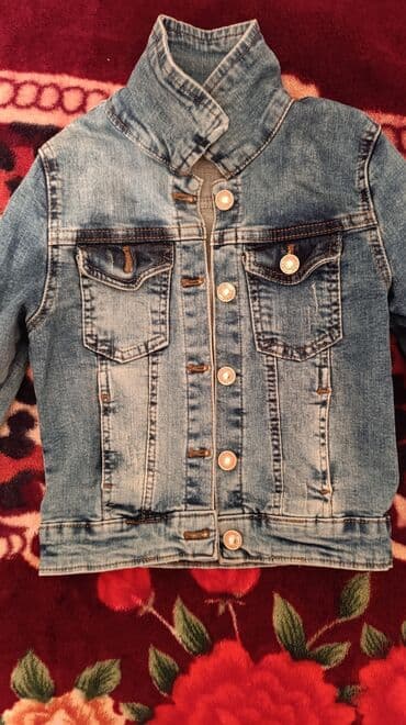 uşaq paltarları sədərək: Uşaq geyim dəsti 6 Yaş. Üçü birlikdə 20Azn. Defacto və Zara — 6