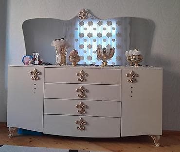 ağ sekil: Zərif naxışlı qonaq otağı mebel dəsti - Vitrin şkaf: Önü şüşəli — 2