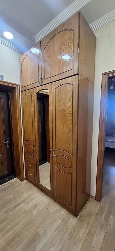 sifonerlər: Dehliz dolabı. Ölcü 210/150sm. qiymet 250azn. ela veziyyetde ünvan — 1