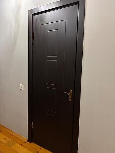 şuşe qapi: İşlənmiş otaq qapıları satılır 4 ədəd daxili qapı satılır: • 3 ədəd — — 3